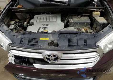 2011 Toyota Highlander Base z USA, uszkodzony, nr VIN 5TDBK3EH1BS053051